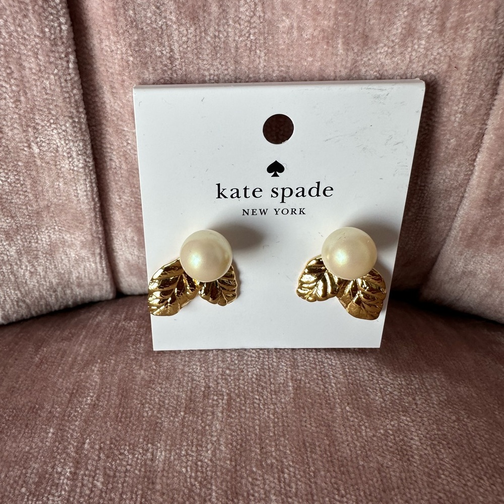 NWT Kate Spade New York Lavish Bloom Gold-Tone Leaf Pearl Stud Earrings